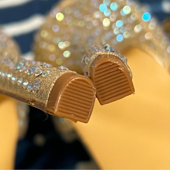 Steve Madden Nairi Gold Heel - Picture 8 of 11